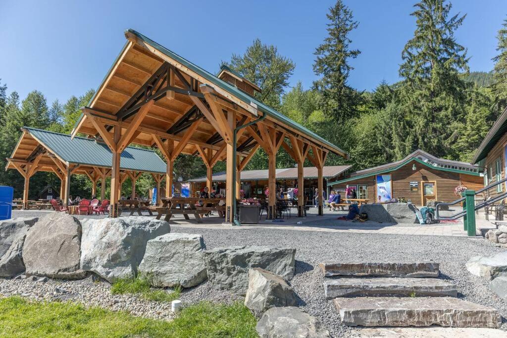 R & R Chalet At Mt. Rainier Ashford Eksteriør bilde